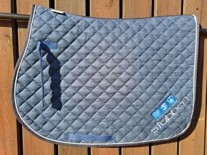 Czaprak VS  Karo Lux Granat Logo Stubben